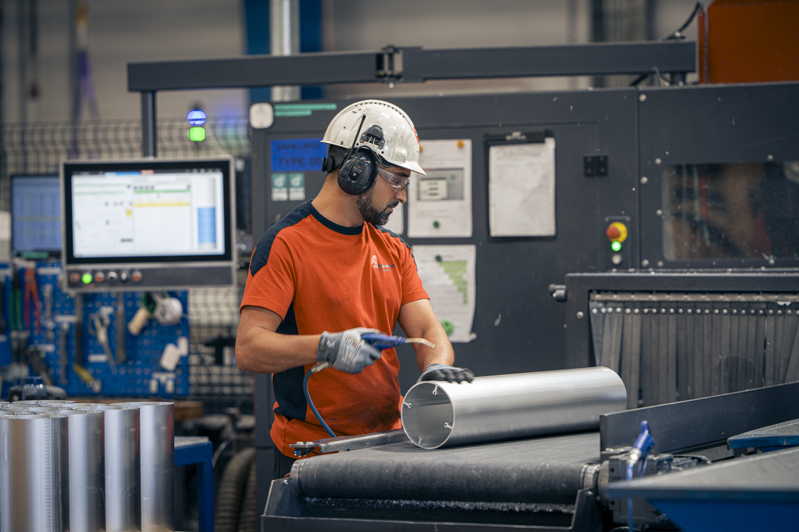 Mechanical machining at Metallcenter West